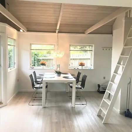 Skon Feriebolig Med Havudsigt I Naturskont Omrade Munkebo