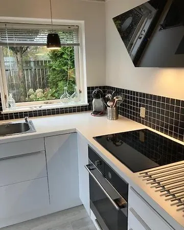 Skon Feriebolig Med Havudsigt I Naturskont Omrade *