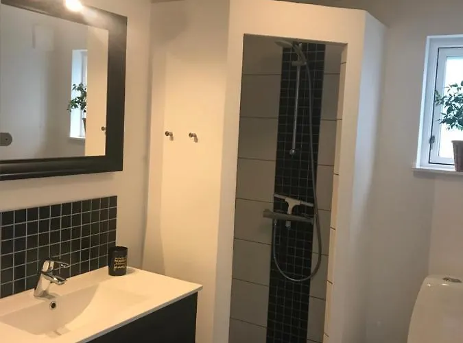 Feriehus Skøn Feriebolig Med Havudsigt I Naturskønt Område Munkebo