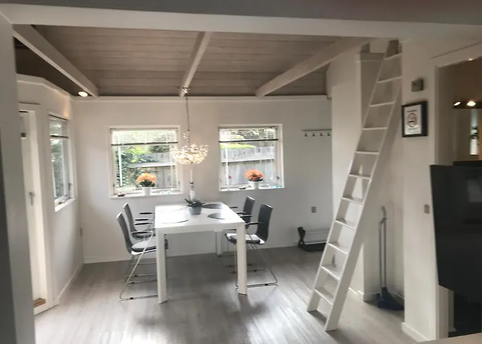 Skøn Feriebolig Med Havudsigt I Naturskønt Område Feriehus Munkebo