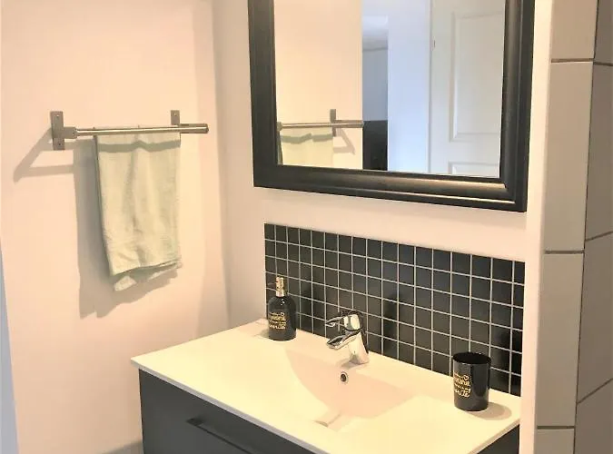 Feriehus Skøn Feriebolig Med Havudsigt I Naturskønt Område Munkebo