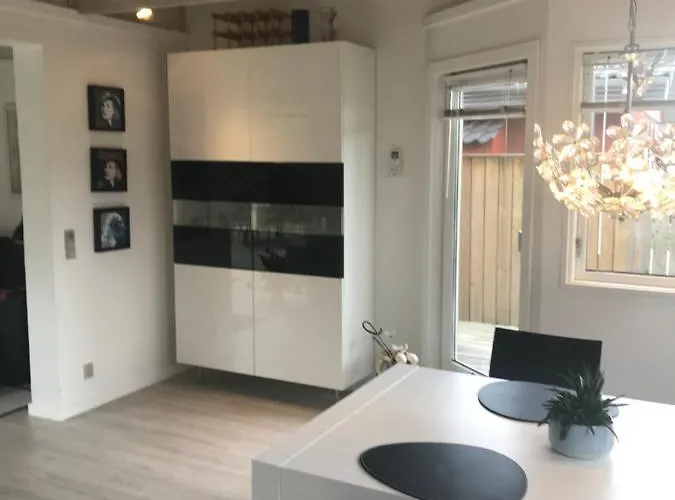 Skøn Feriebolig Med Havudsigt I Naturskønt Område * Munkebo