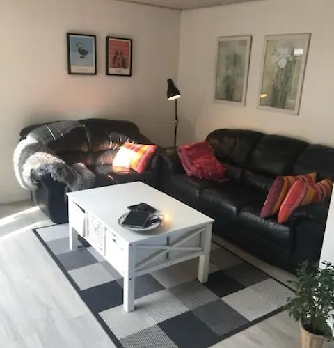 Skøn Feriebolig Med Havudsigt I Naturskønt Område Munkebo